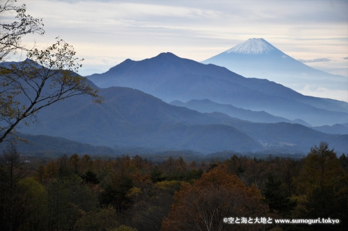 美し森頂上からの山並みと富士