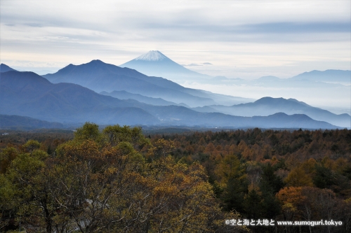 美し森頂上からの山並みと富士
