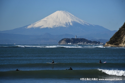 サーファーと富士山