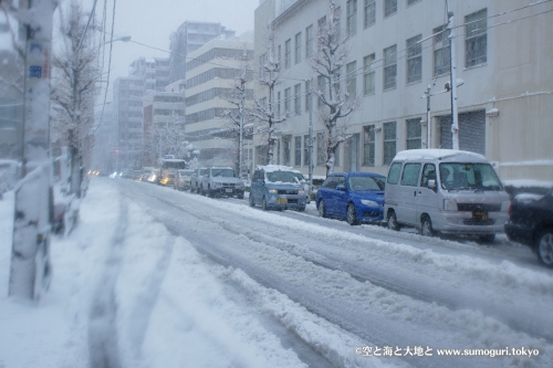 2013/1/14成人式の日　大雪の都心・渋滞の千川通り